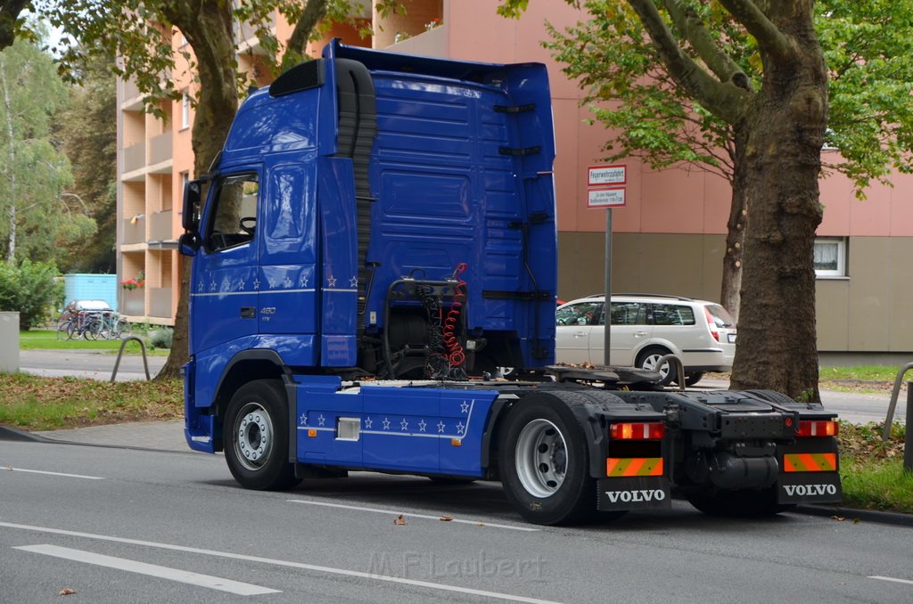 LKW verliert Auflieger Koeln Boltensternstr Pasteurstr P2001.JPG